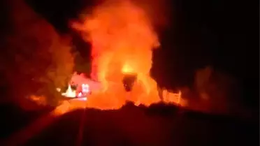 Sinop'ta Seyir Halindeki Kamyonet Alev Aldı