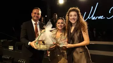 Merve Özbey, Çivril Festivalinde Unutulmaz Bir Gece Yaşattı