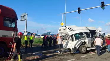 Trabzon'da Trafik Kazası: 15 Yaralı