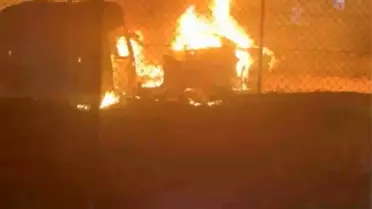 Kızıltepe'de Hurda Araç Deposunda Yangın