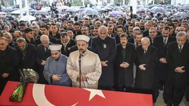 Ferdi Tayfur'un Mezarı Milli Bir Abide