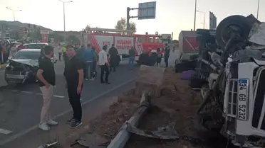 Tarım işçilerini taşıyan minibüs, otomobille çarpıştıktan sonra devrildi! 20 yaralı
