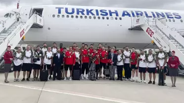 Avrupa ikincisi 12 Dev Adam, yurda döndü