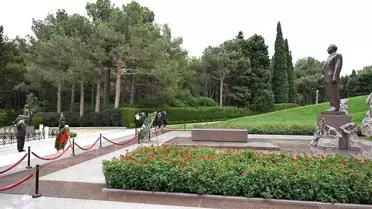 Bayraktaroğlu Bakü'de Azerbaycan Yetkilileriyle Görüştü