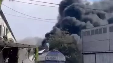 Aliağa'da Lastik Deposunda Yangın