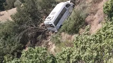 Sultanhisar'da Uçurumdan Düşen Servis Minibüsü 5 Yaralı