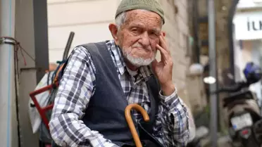 96 Yaşındaki Şemsiye Ustası Çalışmayı Seviyor