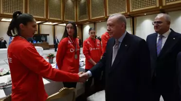 Cumhurbaşkanı Erdoğan, A Milli Kadın Voleybol Takımı'nı Kabul Etti