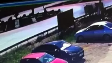 Karasu'da Otomobil ile Belediye Araçları Çarpıştı: 1 Yaralı