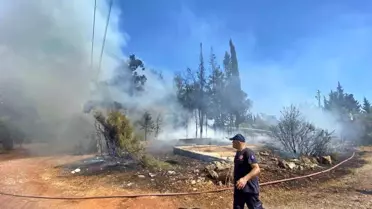 Antalya'da Yangın: Hurdacı ve Komşusu Kriz Geçirdi
