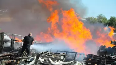 Azot Tankı Patladı, Yangın Fabrikaya Sıçradı