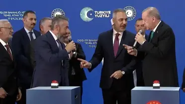 Cumhurbaşkanı Erdoğan'ın temel atma töreninde firma yetkilisini terlettiği anlar