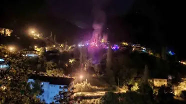 Adana'da Yangın: Anne ve Oğlu Yaralandı