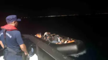 Ayvalık'ta 15 Düzensiz Göçmen Yakalandı