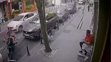 Bayrampaşa'da Çocuk Kazası: Araç Ağaca Çarptı
