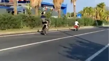 Riskli Teker Şovu: Kasksız Motosiklet Sürücüsü Tehlikede