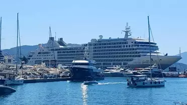 Marmaris'e İki Dev Yolcu Gemisi Geldi