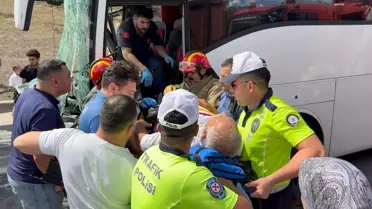 TEM Otoyolu'nda Otobüs Kamyona Çarptı