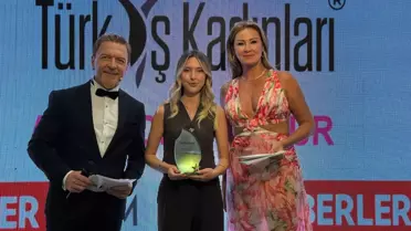 5. Türk İş Kadınları Plaket Töreni'nde Haberler.com Genel Yayın Yönetmeni Av. Bedia Teymur'a Ödül