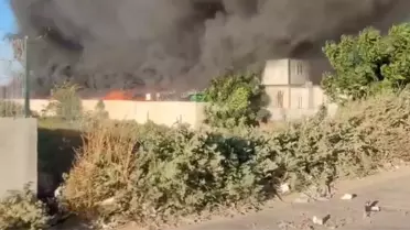 Adana'da Market Deposunda Yangın