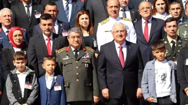 Milli Savunma Bakanı Güler: 'PKK ve iktisatlı tüm gruplar yapılan çağrı ve alınan fesih kararı kapsamında derhal tüm terör faaliyetlerine son vermeli'