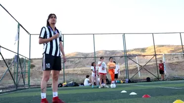 Yağmur Bor: Futbola Tutkulu Bir Kadın