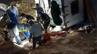 Yayladağı'nda Kamyon Uçurumdan Yuvarlandı