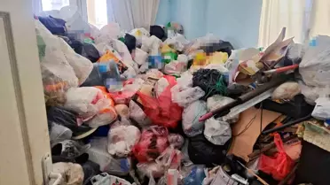 Adana'da Çöp Dolu Evde Temizlik Yapıldı