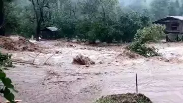 Artvin'de Sel ve Heyelan: Ulaşım Kesildi