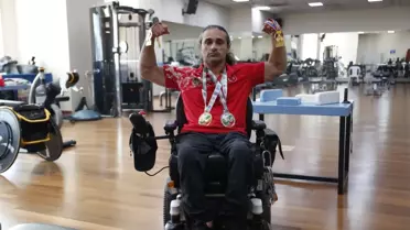 Bağcılarlı Sporcular Bilek Güreşi Şampiyonası'nda Başarı Elde Etti