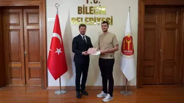 Bilecik'te Üniversite Sınavında Türkiye 528'incisi Olan Öğrenci Ağırlanıldı