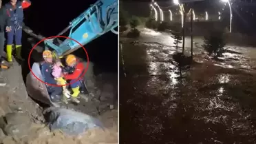 Rize'de yağış, sel ve heyelan! Vatandaşlar iş makineleriyle kurtarıldı 