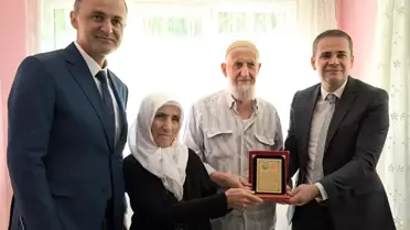 Beyşehir'de Örnek Ailelere Plaket