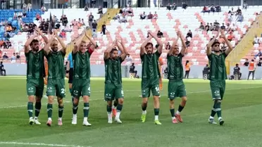 Bursaspor, Adanaspor'u 6-0 Yenerek Liderliğini Sürdürdü