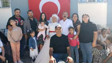 Tam 40 yıl beklediler! 4 çocuk, 9 torun sahibi çift gelinlik ve damatlık giydi