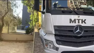 Kadıköy'de Hafriyat Kamyonu Sıkıştı
