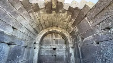 Assos'ta Anıt Mezar Restorasyonu