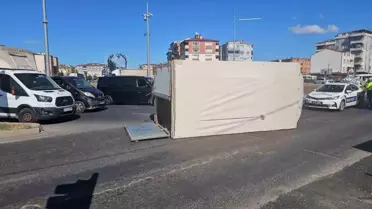 Çerkezköy'de Devrilen Kamyonet Sürücüsü Kurtarıldı