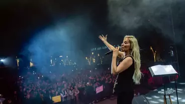 Maral Bingöl'de Anadolu Şenliği'nde Konser Verdi
