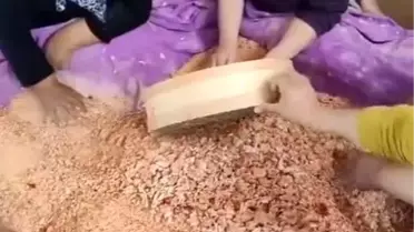 Boyabatlı Kadınlardan Kışlık Tarhana İmece Usulü