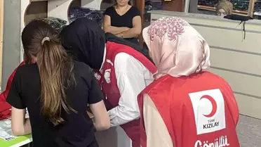 Kızılay'dan 150 Öğrenciye Forması Desteği