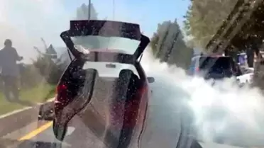 Duman Çıkan Araca İtfaiye Müdahale Etti