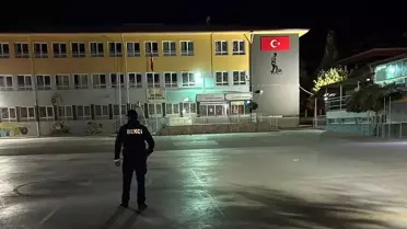 Alaşehir'de Bekçiler Okul Güvenliğini Sağlıyor