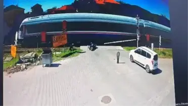 Zonguldak'ta Trenle Çarpışan Motosiklet Sürücüsü Yaralandı
