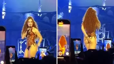 Tanga giydiğini unutan şarkıcı dev ekranda kendini görünce ne yapacağını şaşırdı
