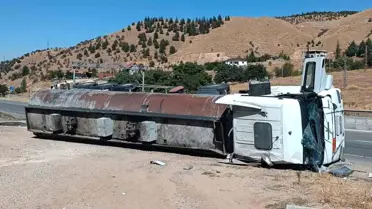 Kırıkkale'de Zift Yüklü Tanker Devrildi, Sürücü Yaralandı