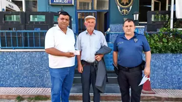 Yolda bulduğu parayı sahibine teslim etti