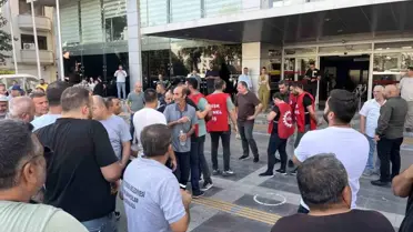İzmir'de Belediyede Maaş Krizi ve Çöp Dağları