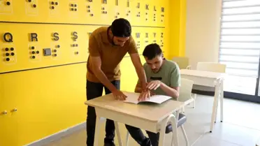 Gonca Engelsiz Yaşam Merkezi'nde Görme Engelli Eğitmenle Fark Yaratan Eğitim