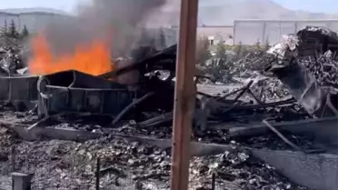 Niğde'de Plastik Fabrikasında Yangın Sürekli Tutuşuyor